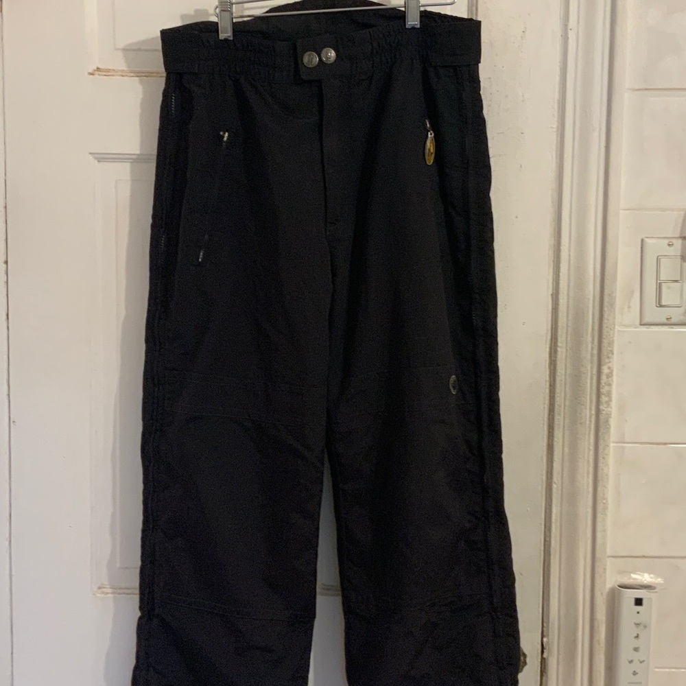 Below Zero men’s black snowboard pants in size small